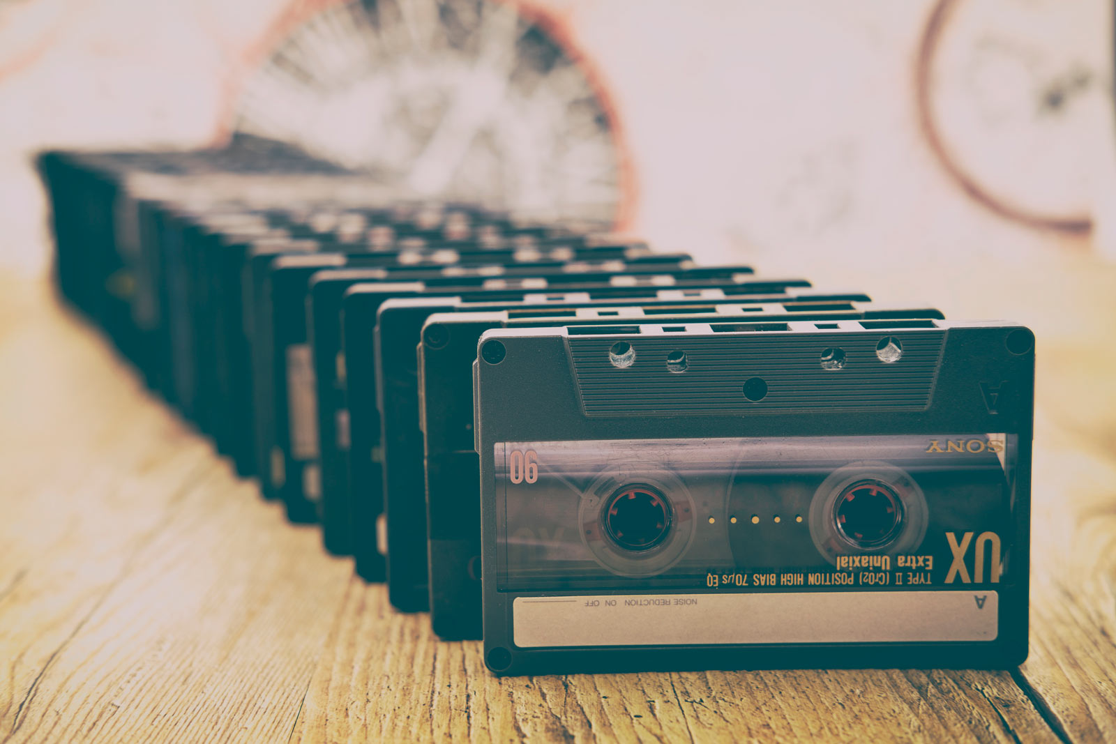 Express copying of old music and video cassettes Express copying of old music and video cassettes